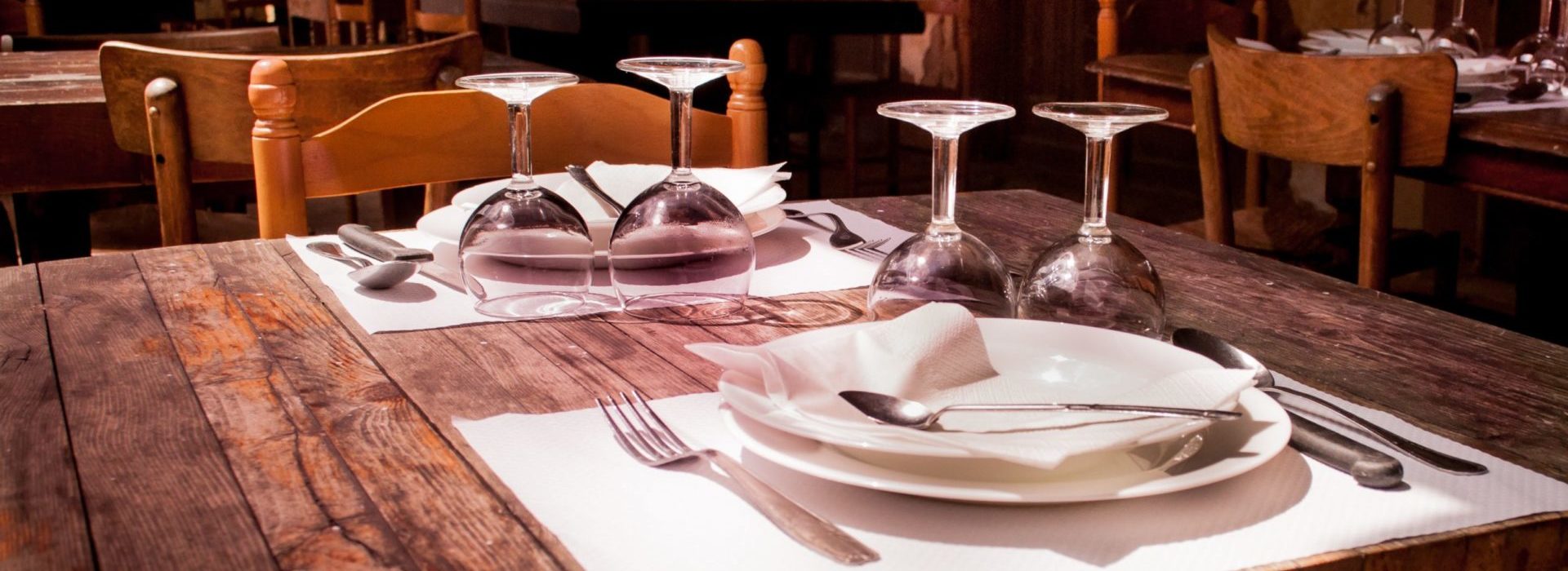 ¿Qué tener en cuenta a la hora de comprar sillas y mesas plegables?